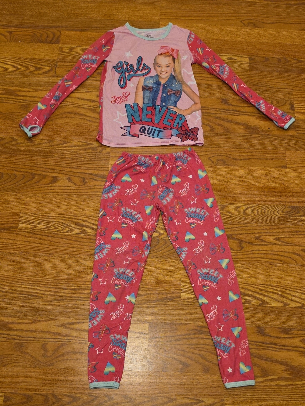 Girls Pink 'Never Quit' Graphic Pajama Set